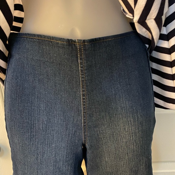 Top and jeans combo - Picture 2 of 4